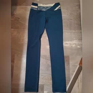 Lululemon reversible pants. Blur. Grey and yellow flowers on a side. Size 6. 32"